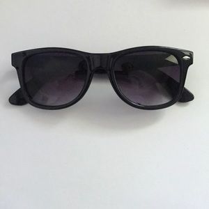 Black aviator sunglasses